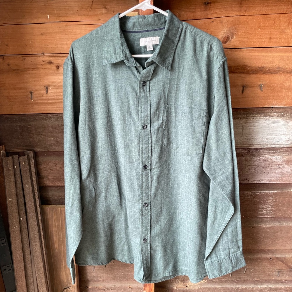 Casual Green Button Down Shirt with Relaxed Fit